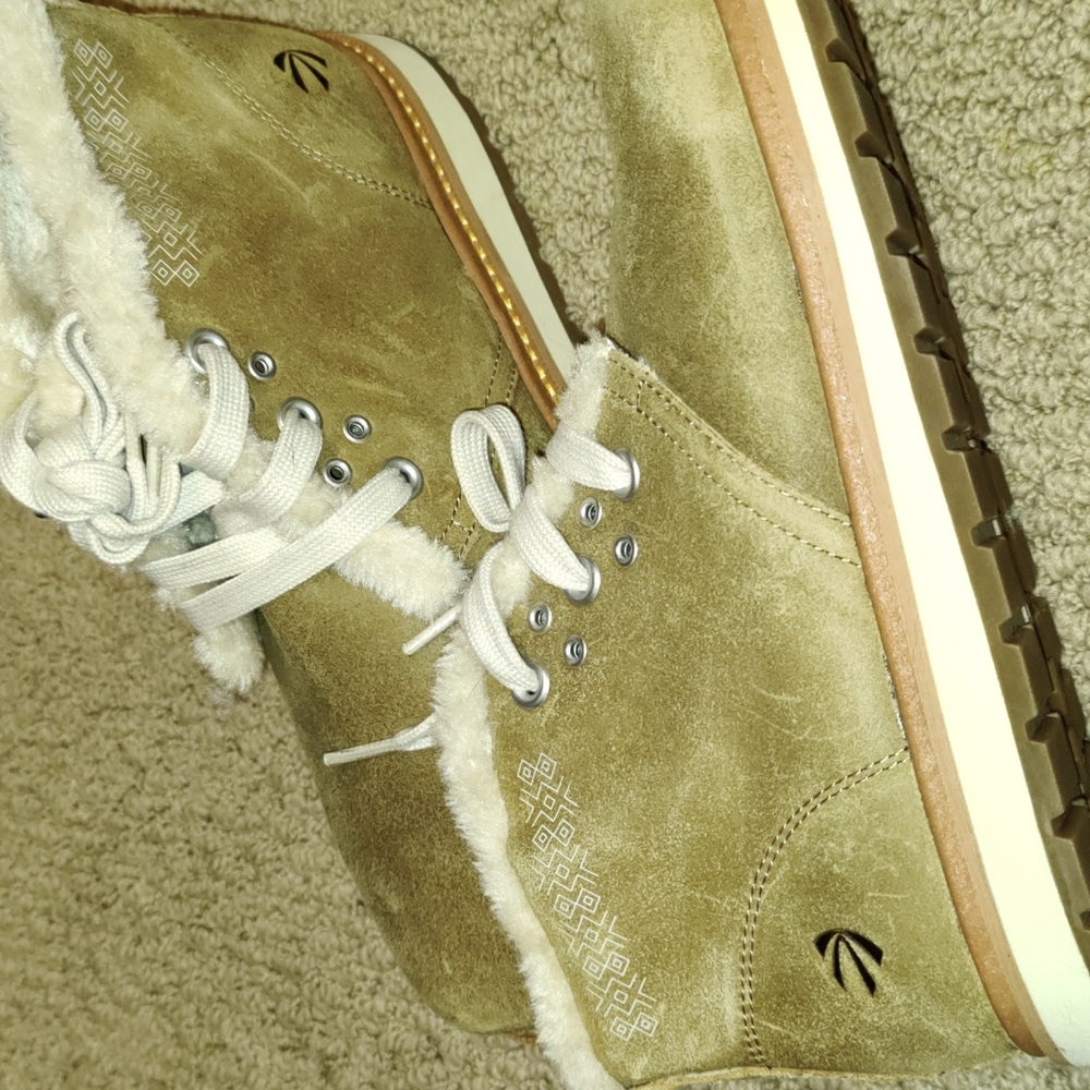 NWT Ladies Soft Faux Fur Lined Boots